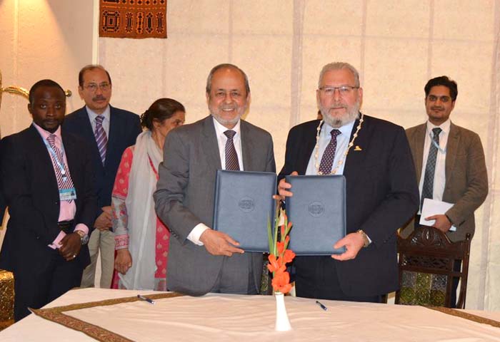 MoU between COMSATS and Pacific Islands Development Forum (PIDF)